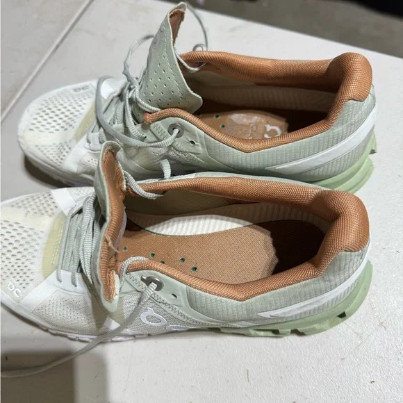 On Running Women's Sneakers in White, Green, and Tan design - Picture 4 of 6